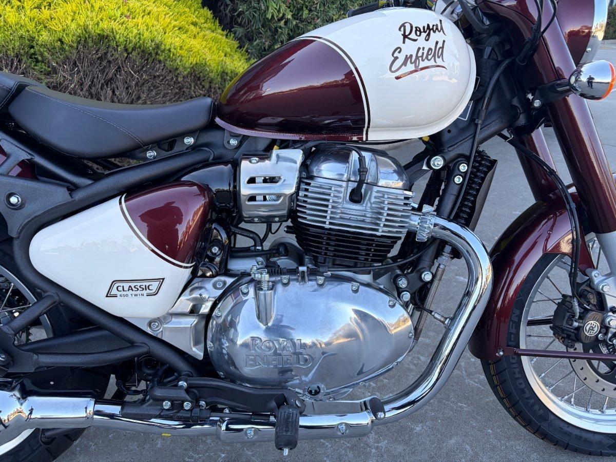 2025 ROYAL ENFIELD CLASSIC 650 ROAD