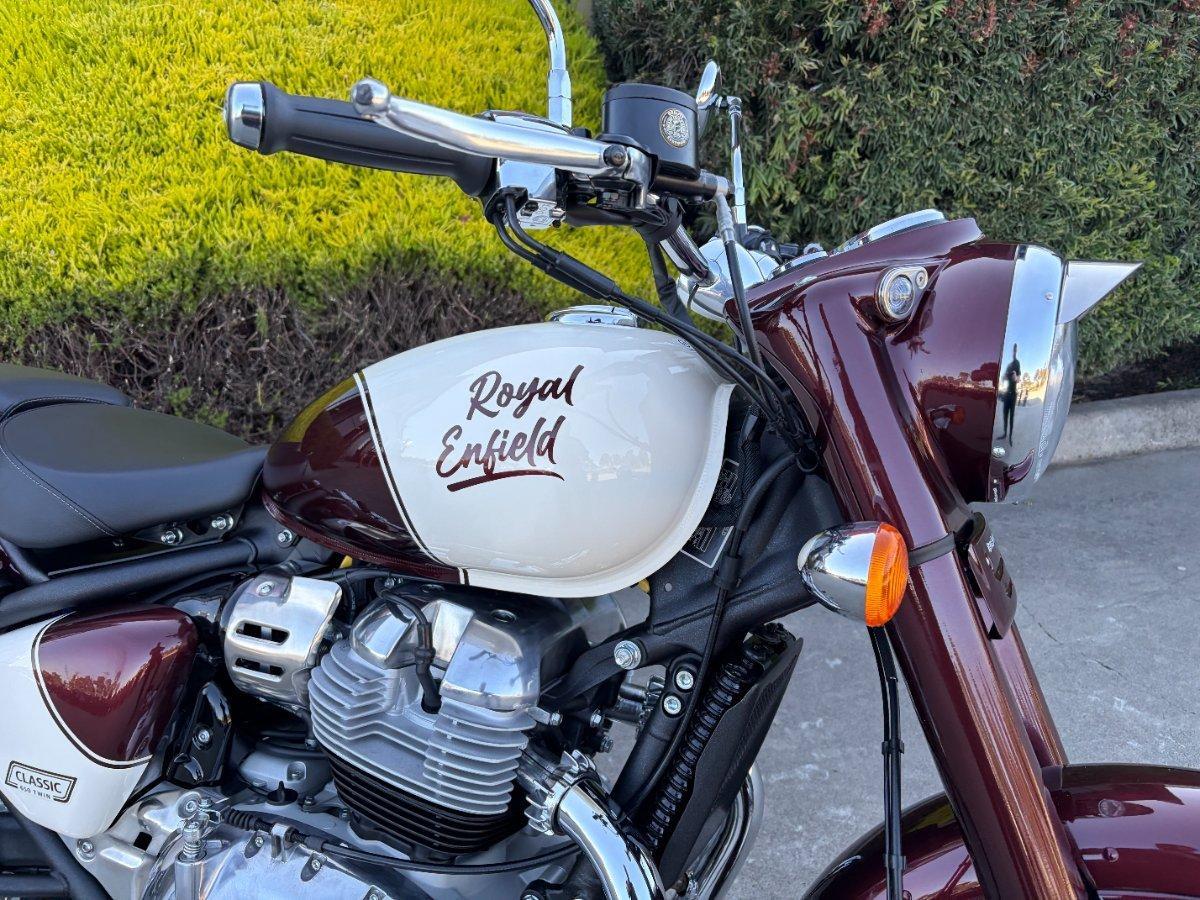 2025 ROYAL ENFIELD CLASSIC 650 ROAD