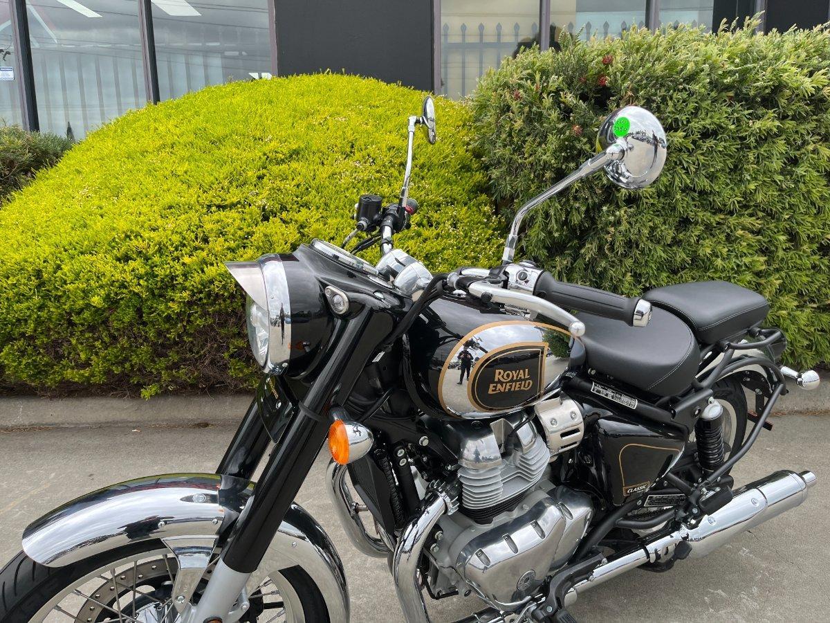 2026 ROYAL ENFIELD CLASSIC 650 ROAD