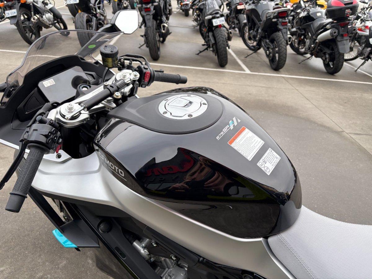 2025 CF MOTO 675 SR-R SPORTS