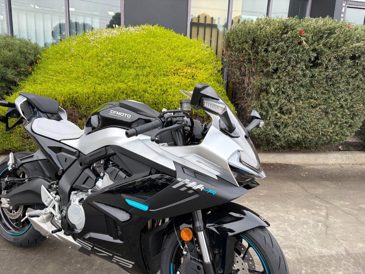 2025 CF MOTO 675 SR-R SPORTS