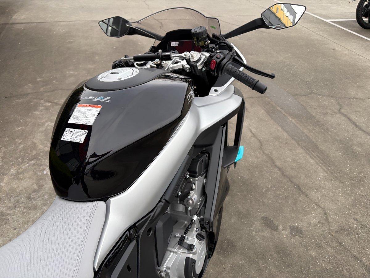 2025 CF MOTO 675 SR-R SPORTS
