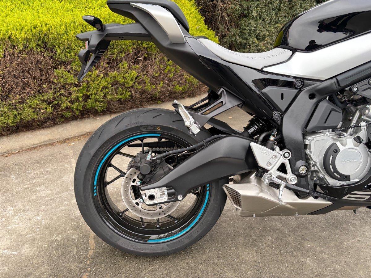 2025 CF MOTO 675 SR-R SPORTS