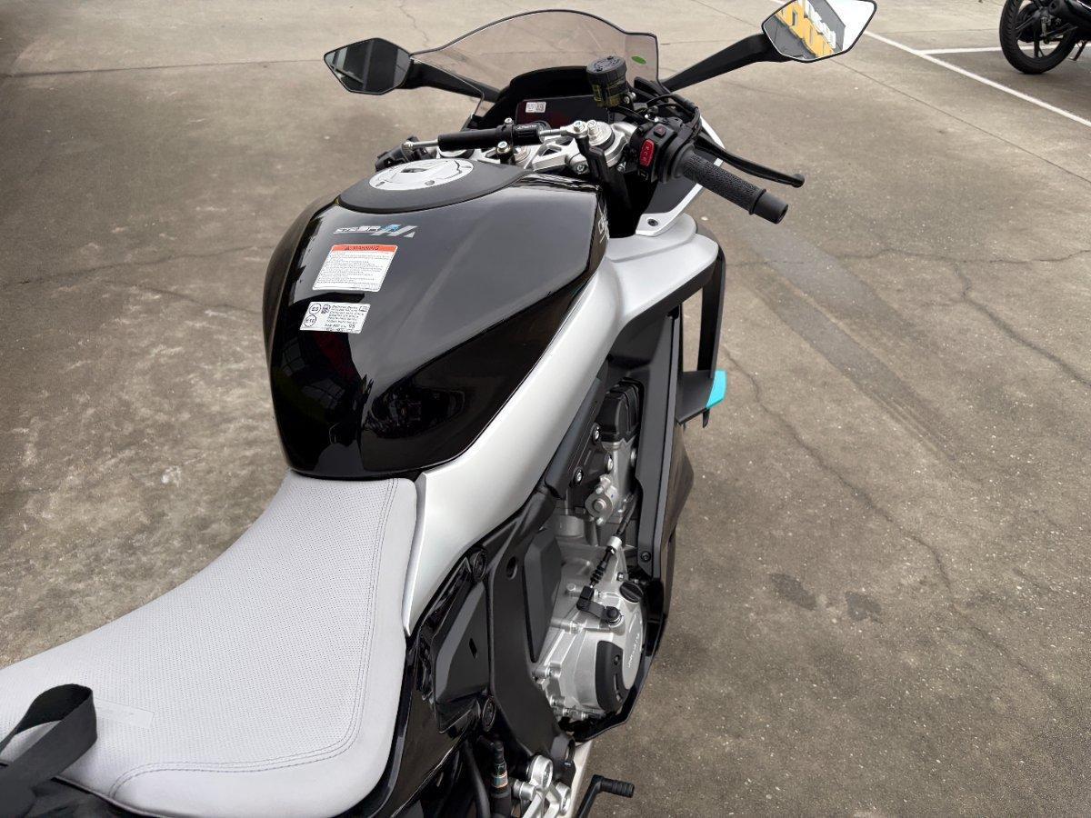 2025 CF MOTO 675 SR-R SPORTS