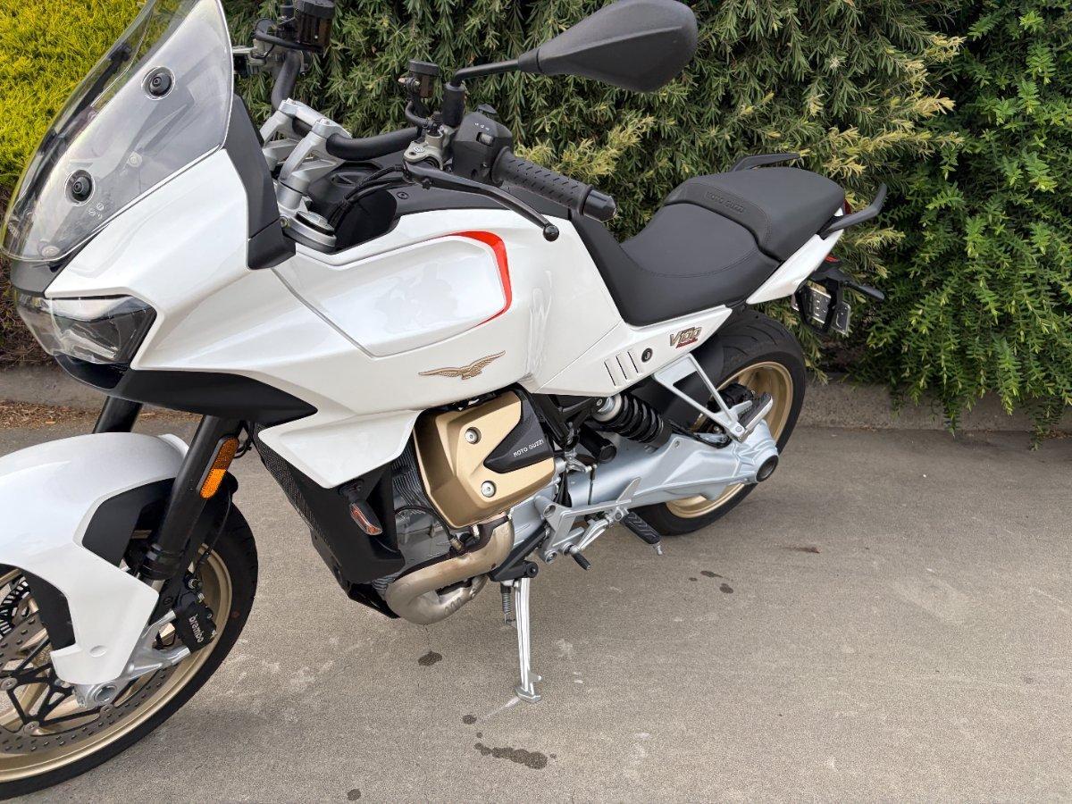 2023 MOTO GUZZI V100 MANDELLO ROAD