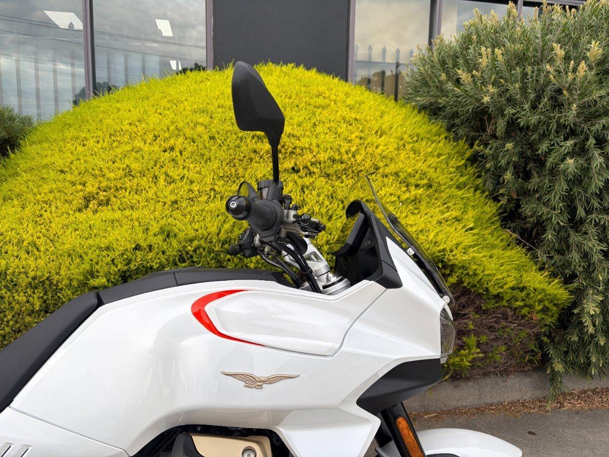 2023 MOTO GUZZI V100 MANDELLO ROAD