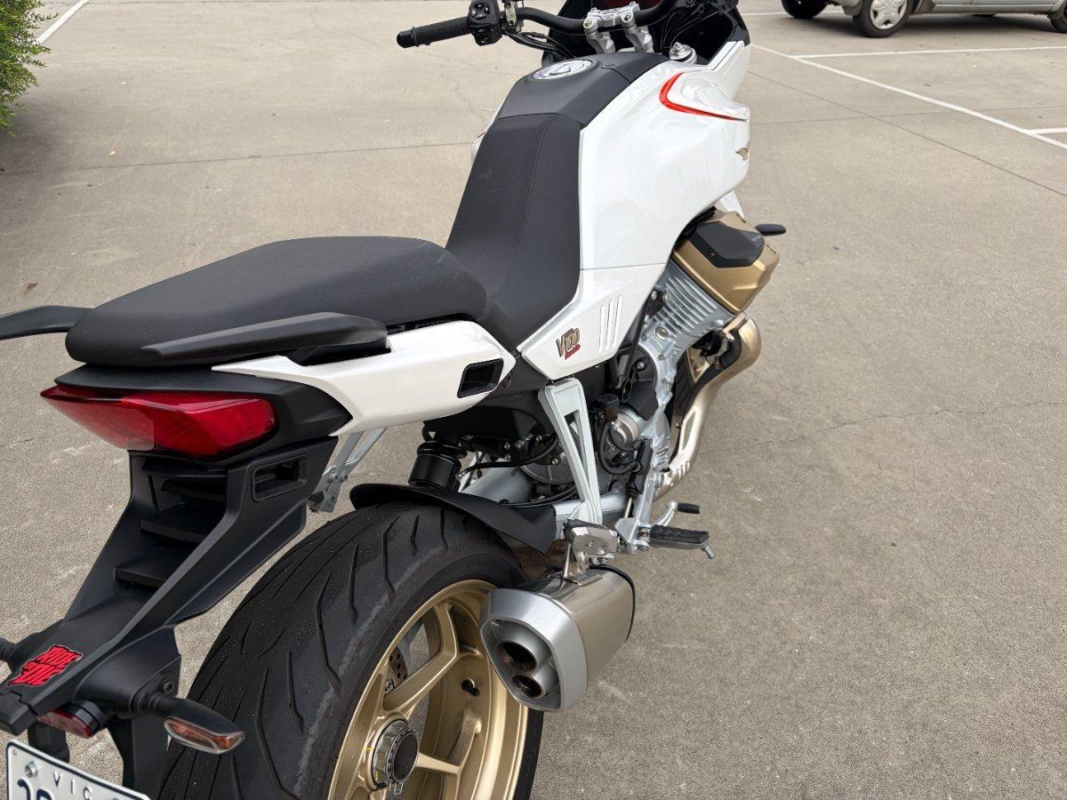2023 MOTO GUZZI V100 MANDELLO ROAD
