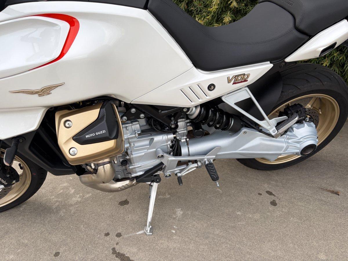 2023 MOTO GUZZI V100 MANDELLO ROAD