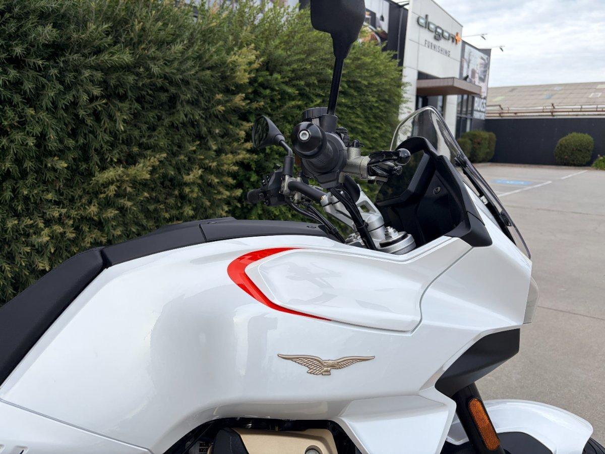 2023 MOTO GUZZI V100 MANDELLO ROAD