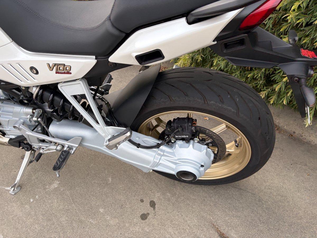 2023 MOTO GUZZI V100 MANDELLO ROAD