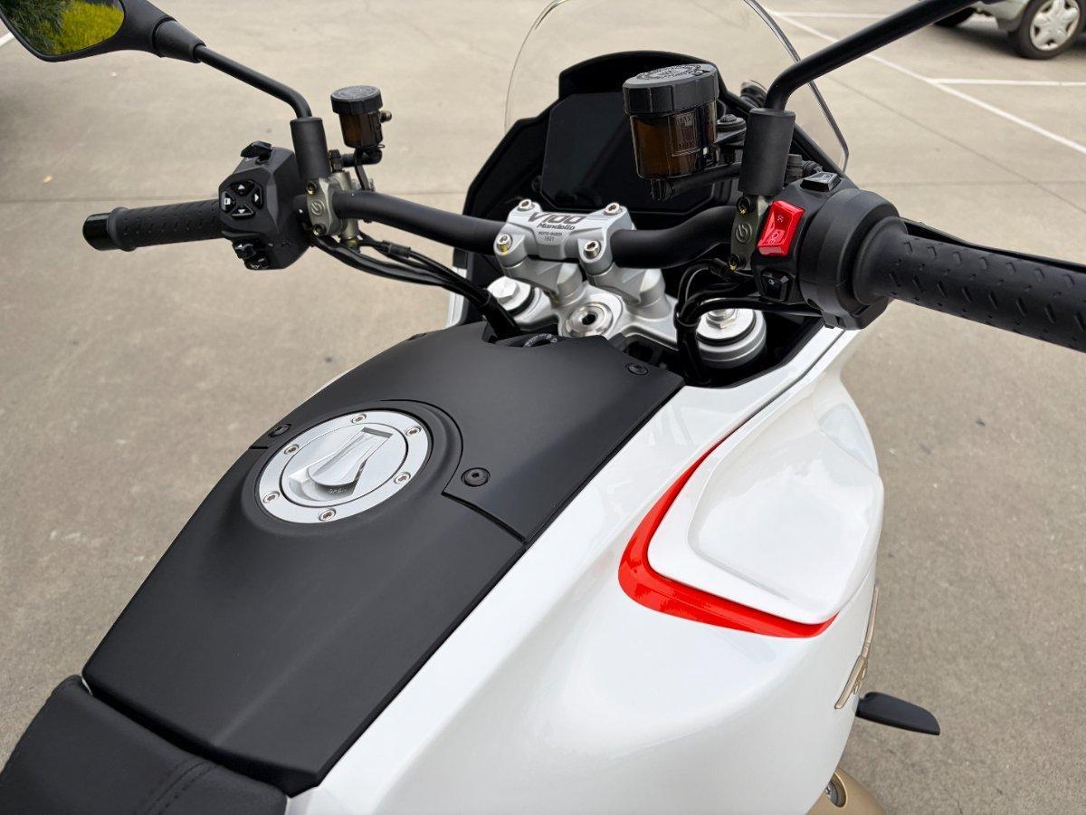 2023 MOTO GUZZI V100 MANDELLO ROAD