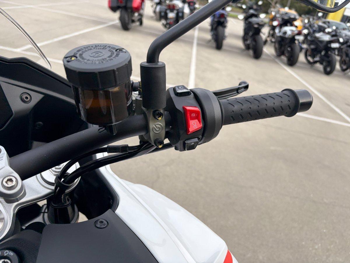 2023 MOTO GUZZI V100 MANDELLO ROAD
