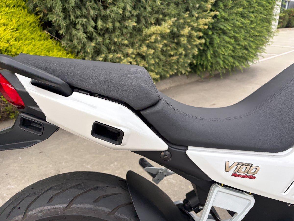 2023 MOTO GUZZI V100 MANDELLO ROAD