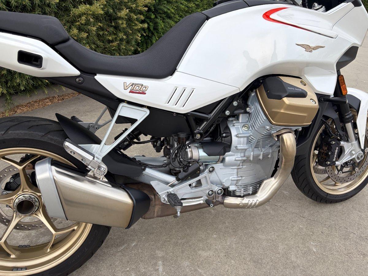 2023 MOTO GUZZI V100 MANDELLO ROAD