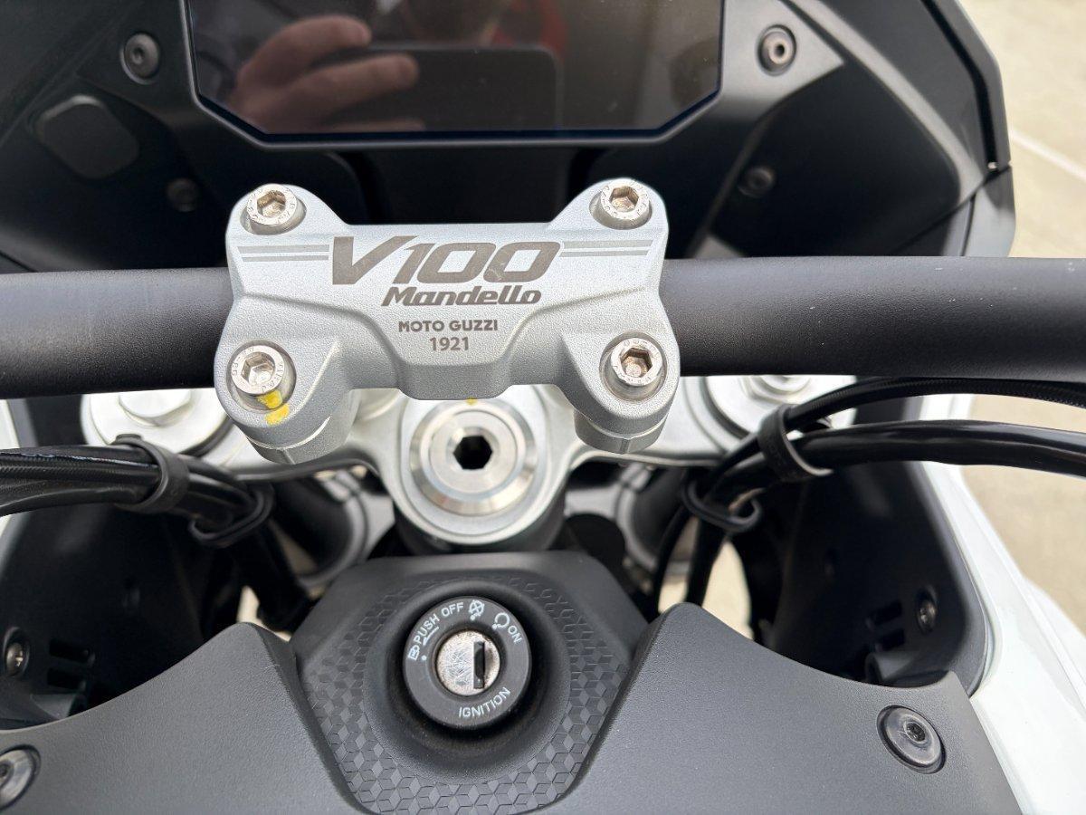 2023 MOTO GUZZI V100 MANDELLO ROAD