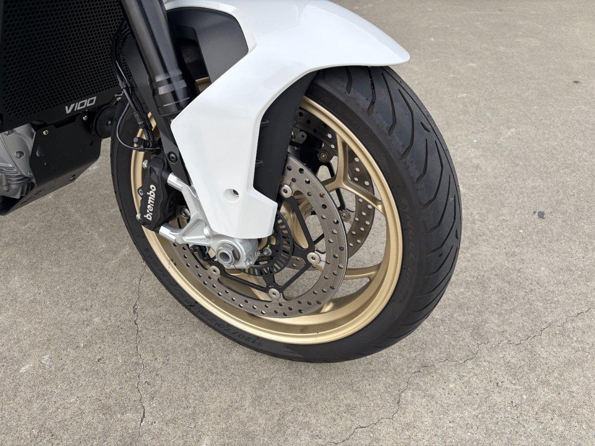 2023 MOTO GUZZI V100 MANDELLO ROAD