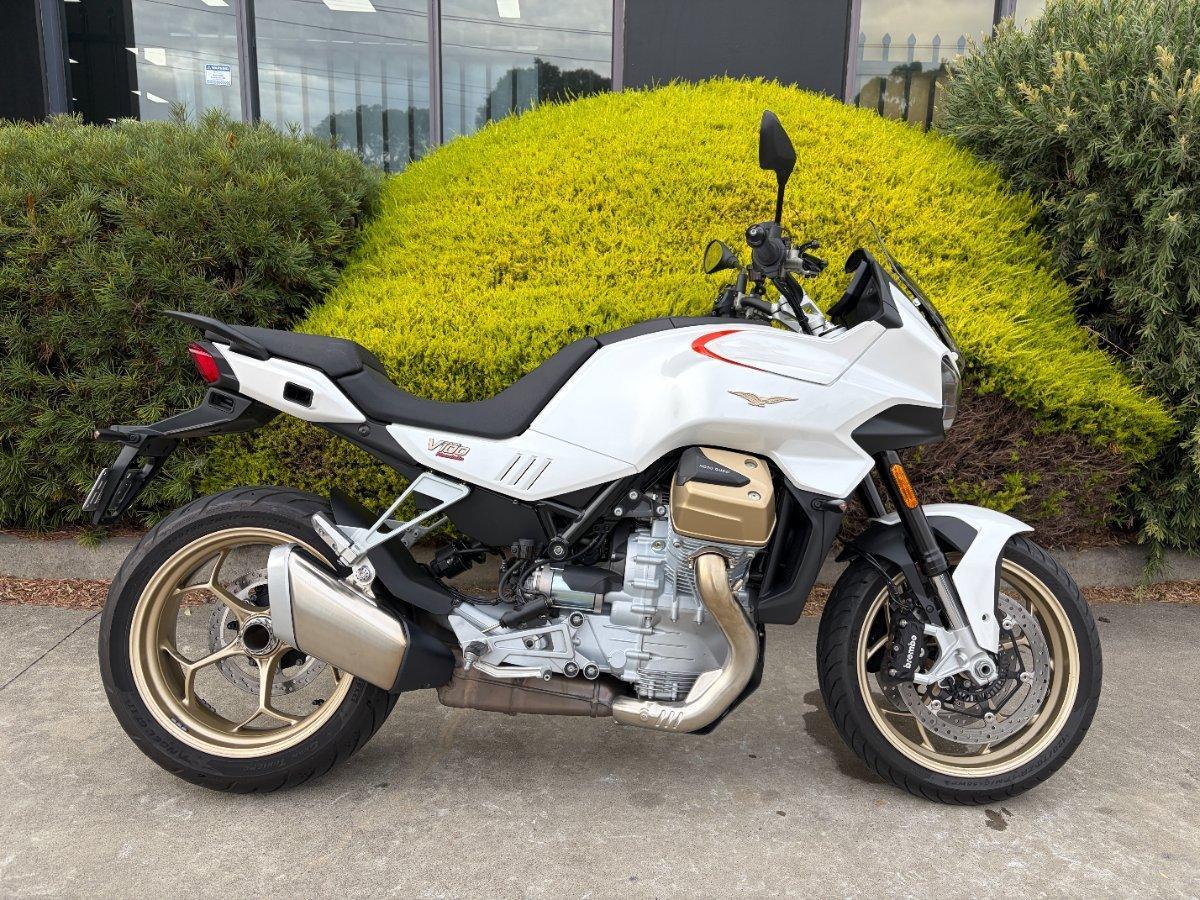 2023 MOTO GUZZI V100 MANDELLO ROAD