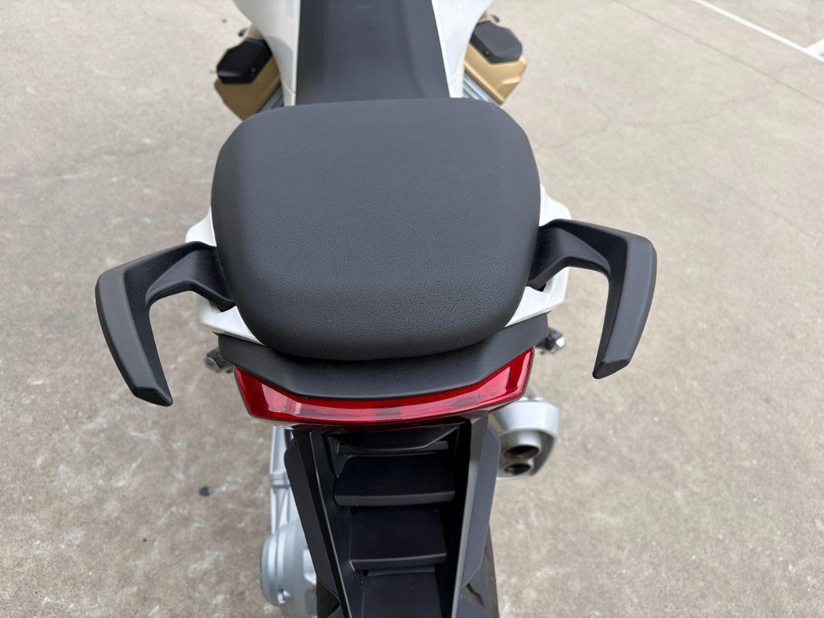 2023 MOTO GUZZI V100 MANDELLO ROAD
