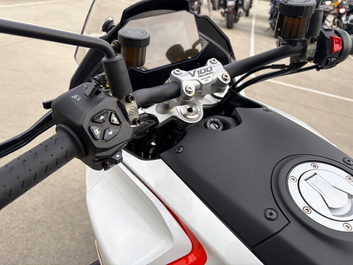 2023 MOTO GUZZI V100 MANDELLO ROAD