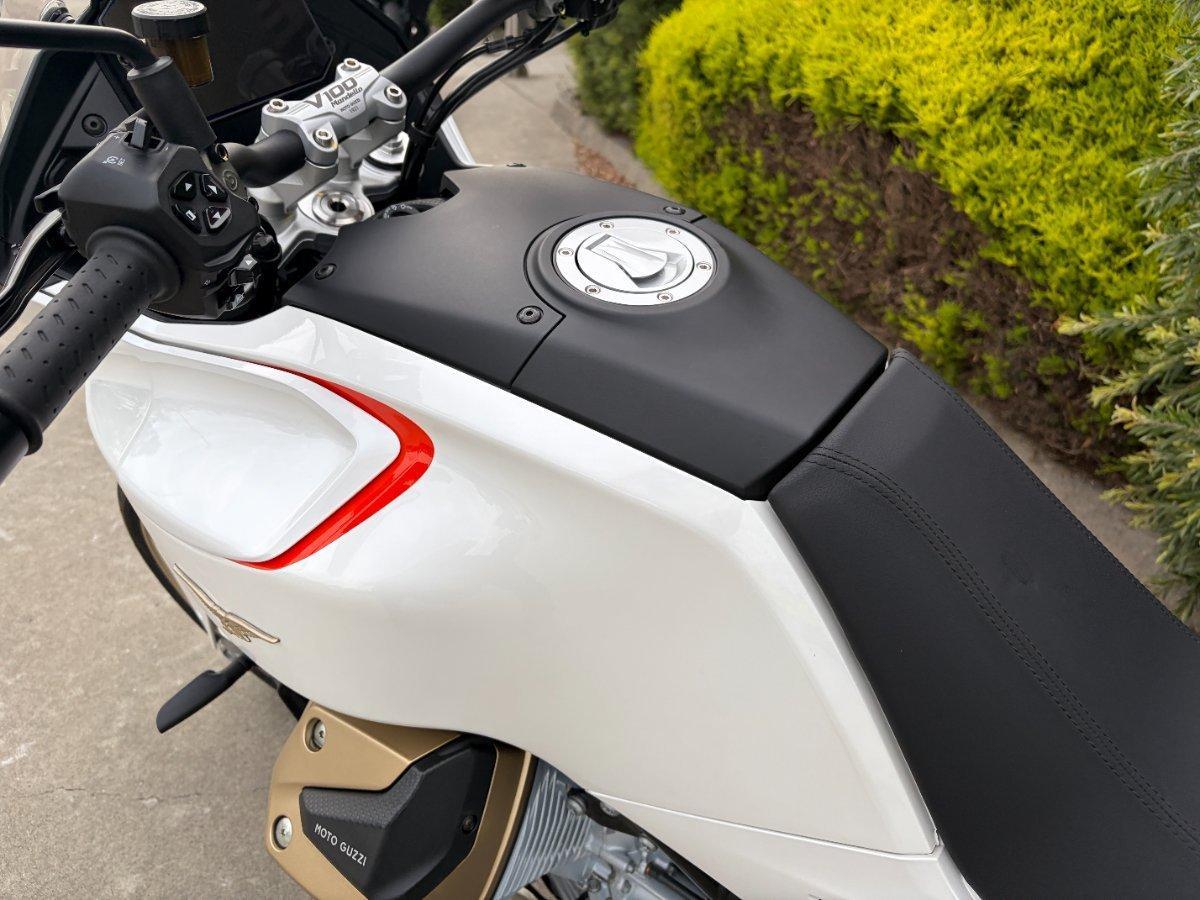 2023 MOTO GUZZI V100 MANDELLO ROAD