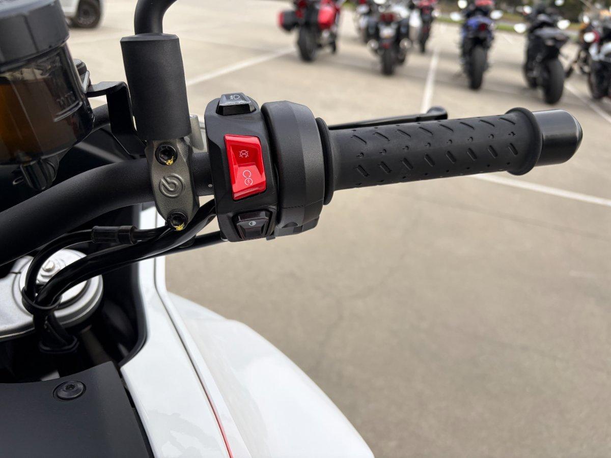 2023 MOTO GUZZI V100 MANDELLO ROAD