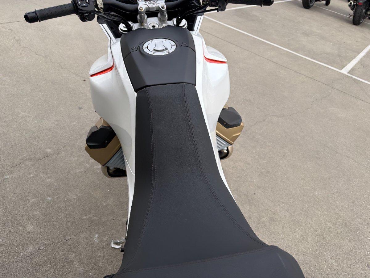2023 MOTO GUZZI V100 MANDELLO ROAD