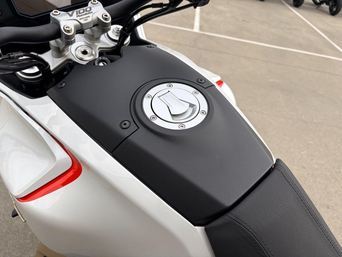 2023 MOTO GUZZI V100 MANDELLO ROAD