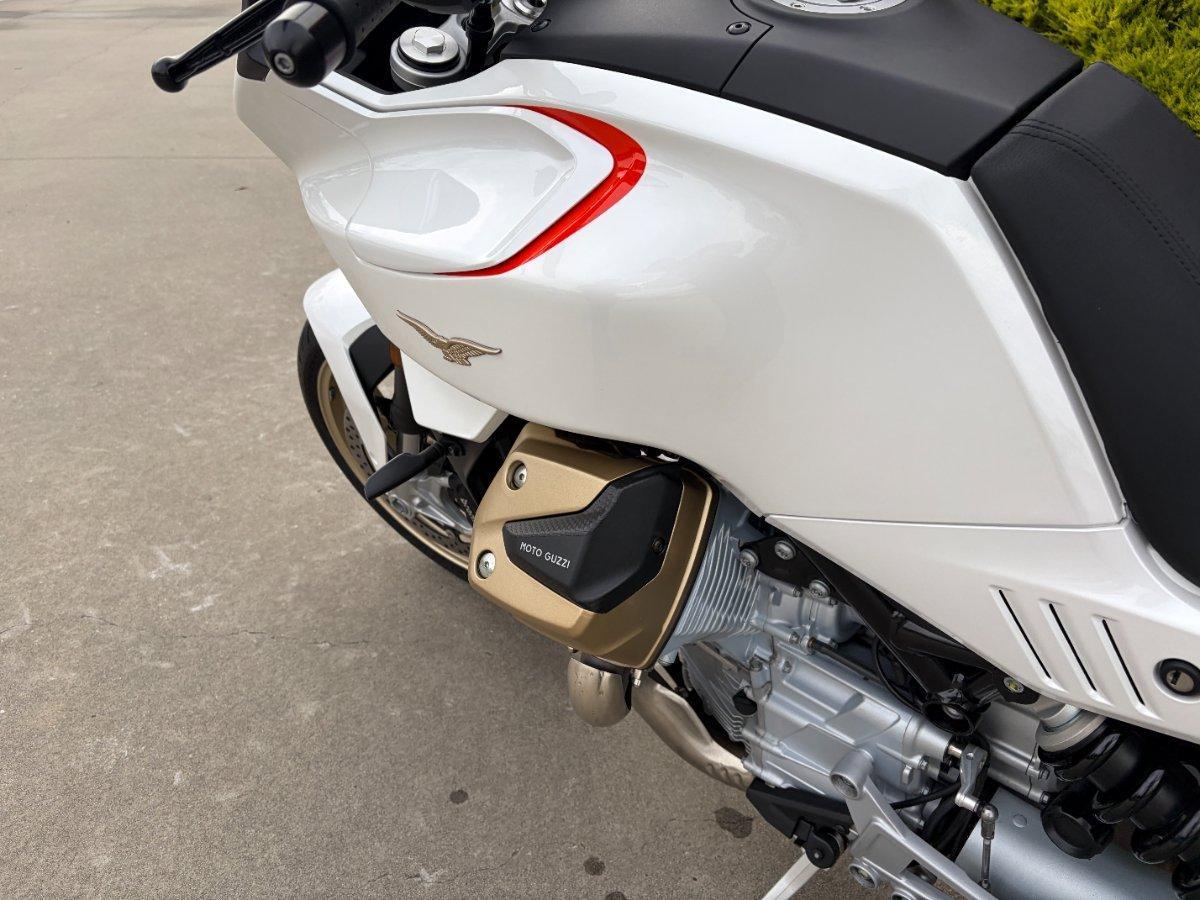 2023 MOTO GUZZI V100 MANDELLO ROAD