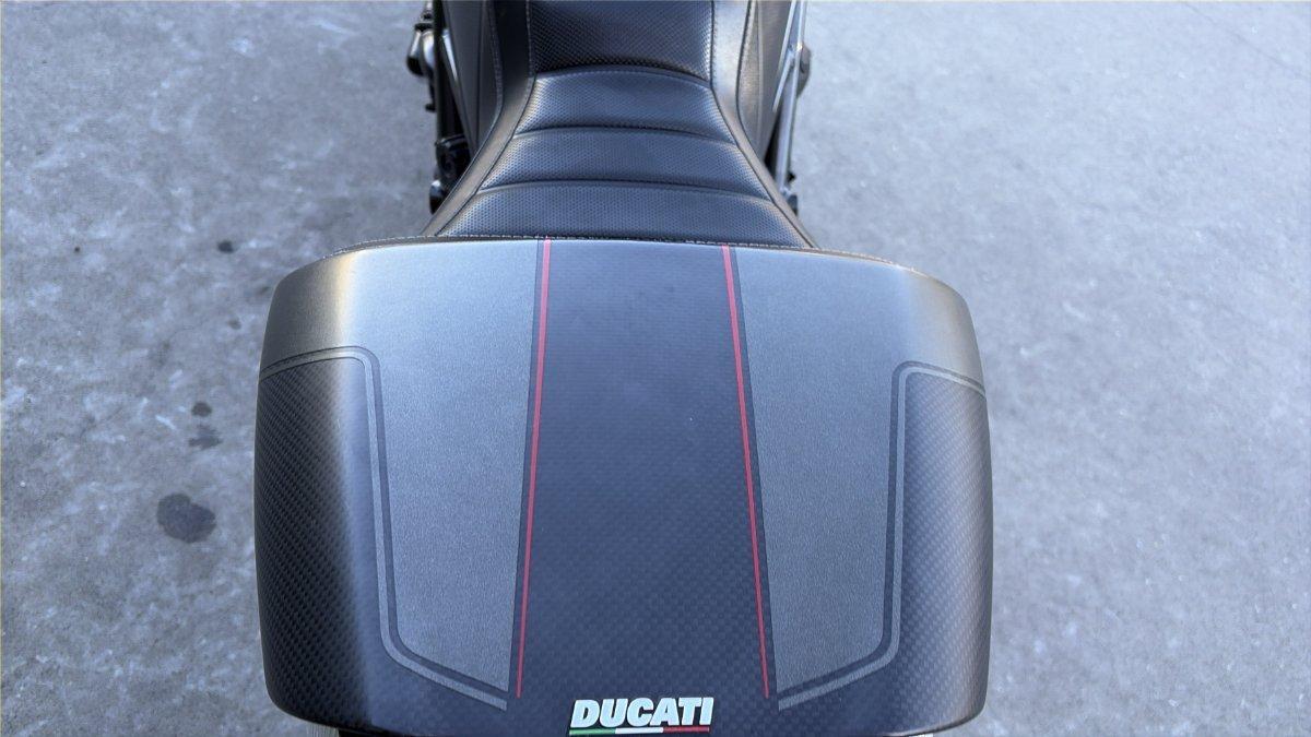 2016 DUCATI DIAVEL CARBON CRUISER