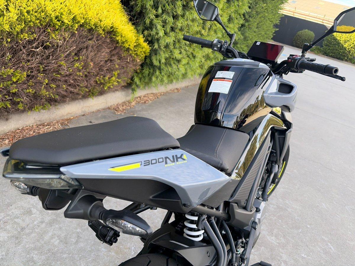 2026 CF MOTO 300 NK ABS ROAD