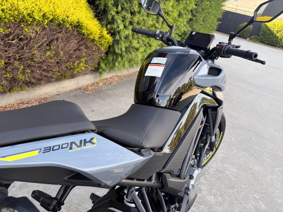 2026 CF MOTO 300 NK ABS ROAD