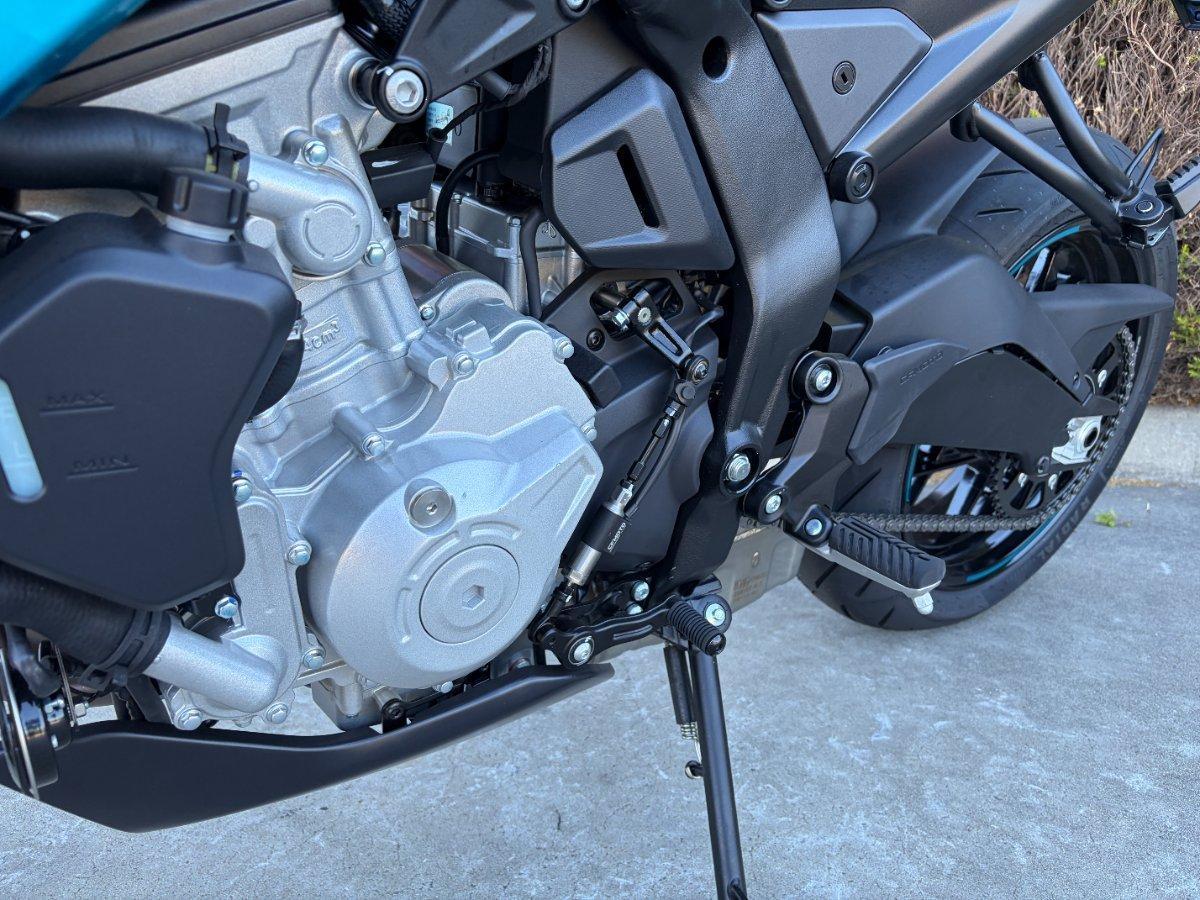 2025 CF MOTO 675 NK ROAD