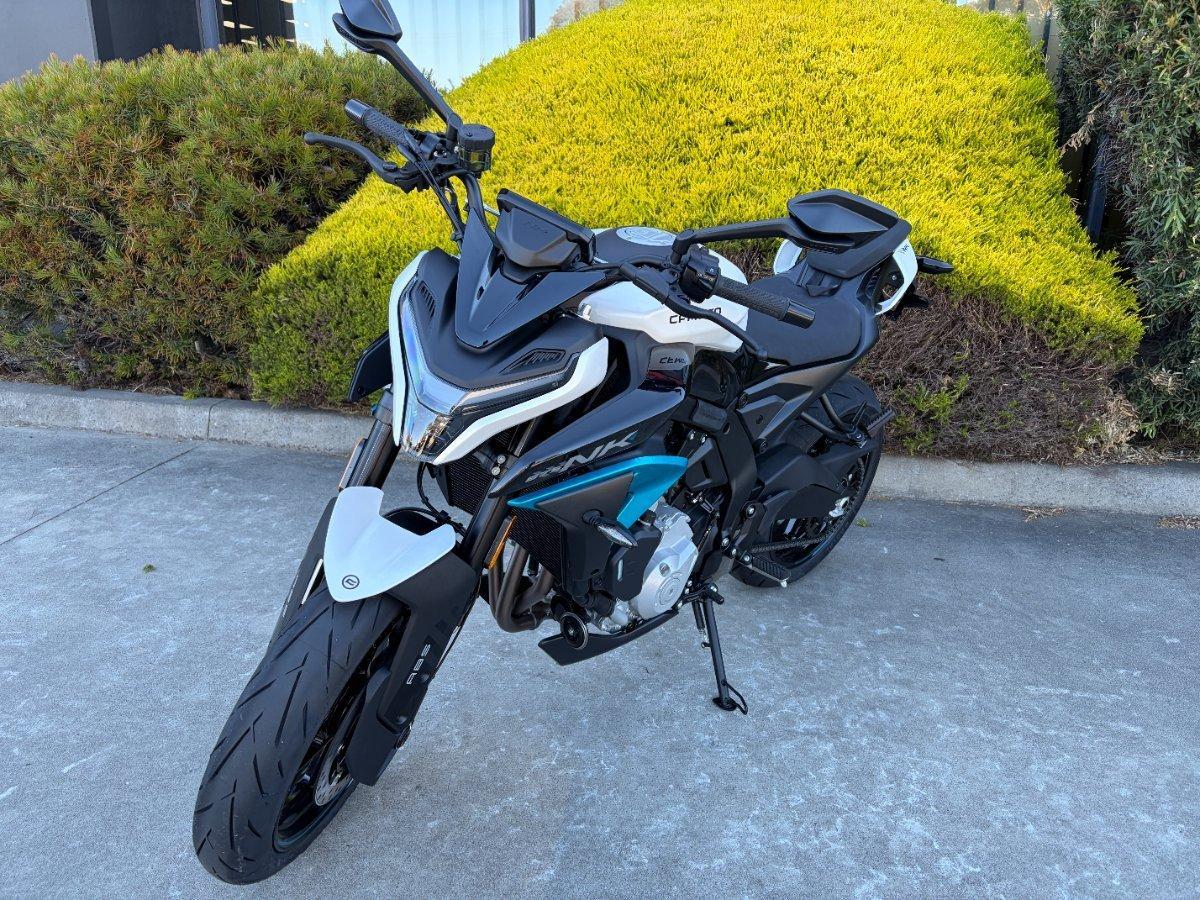 2025 CF MOTO 675 NK ROAD