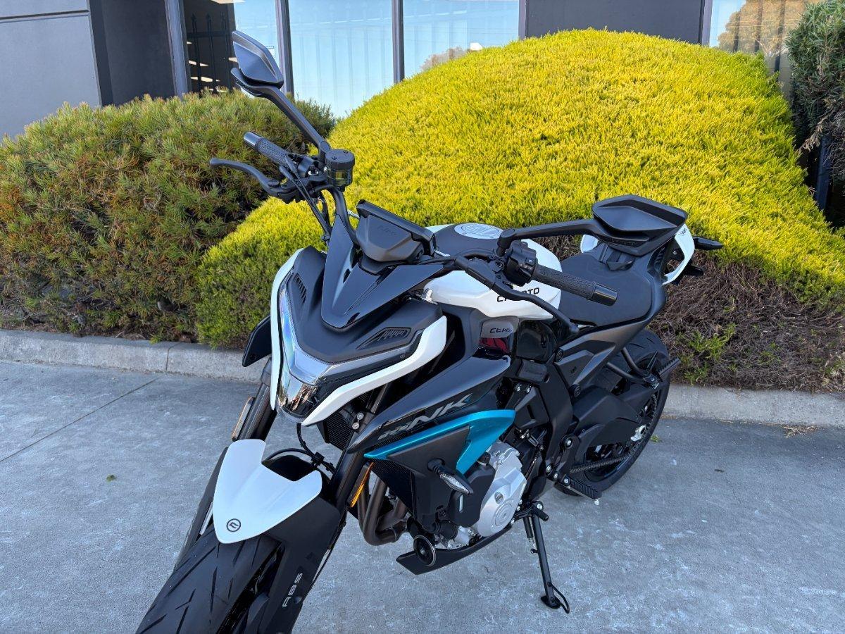 2025 CF MOTO 675 NK ROAD