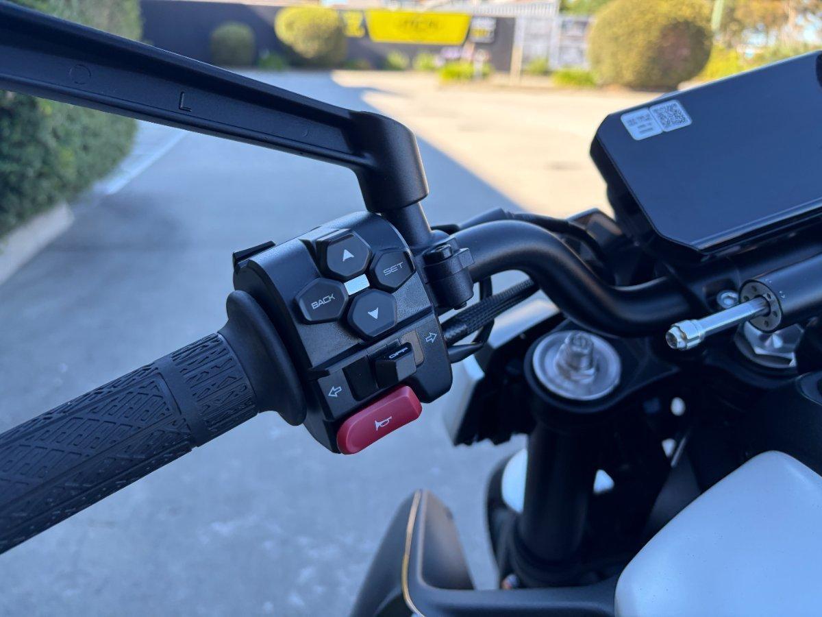 2025 CF MOTO 675 NK ROAD