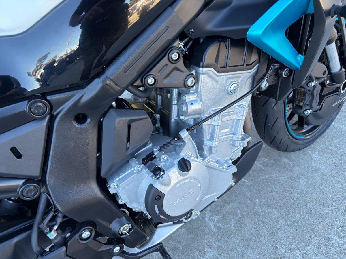 2025 CF MOTO 675 NK ROAD