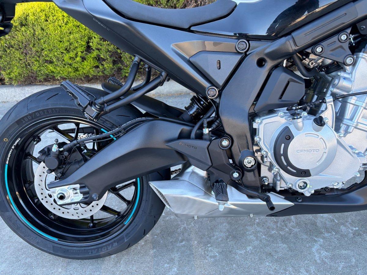 2025 CF MOTO 675 NK ROAD