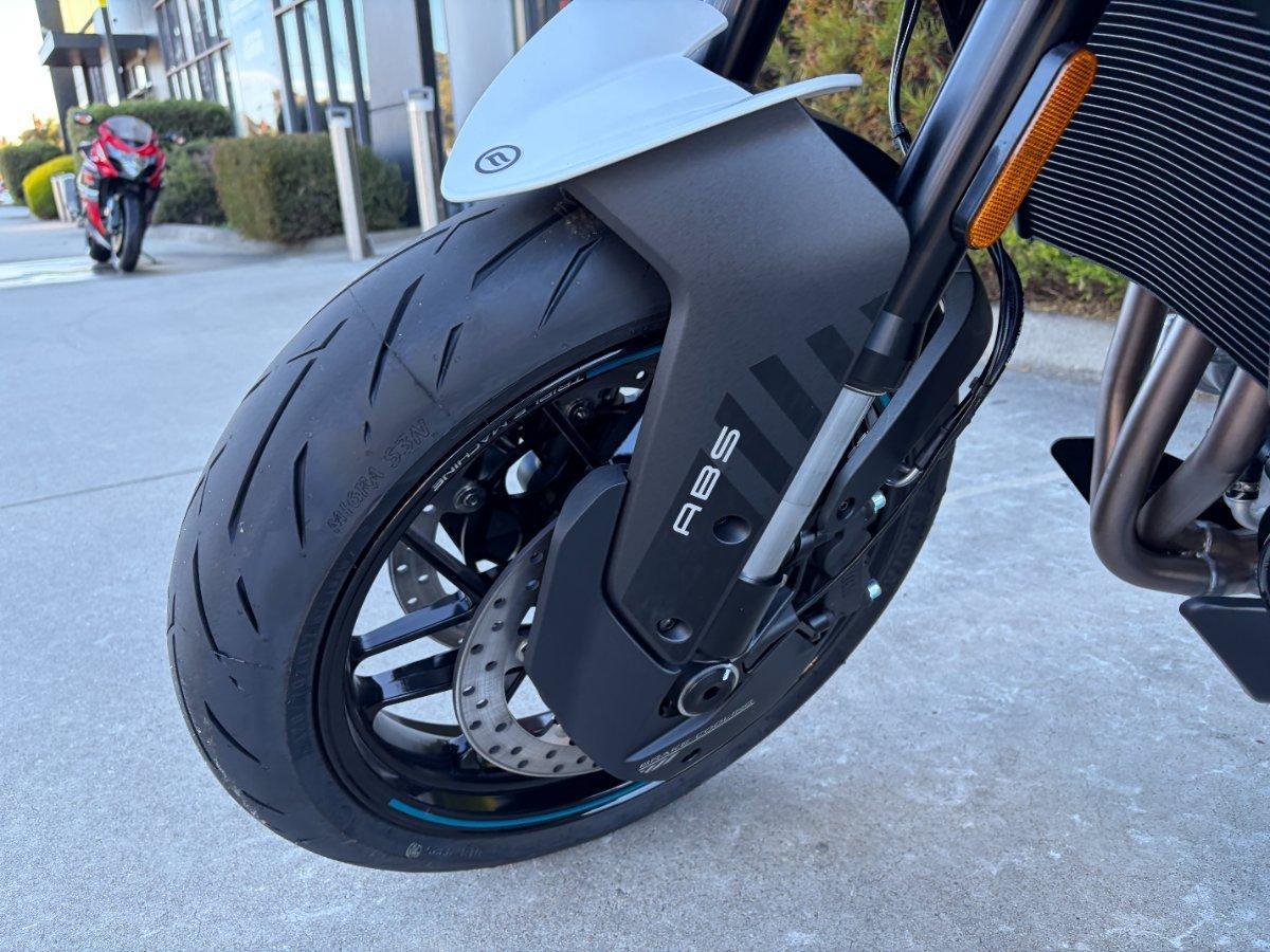 2025 CF MOTO 675 NK ROAD