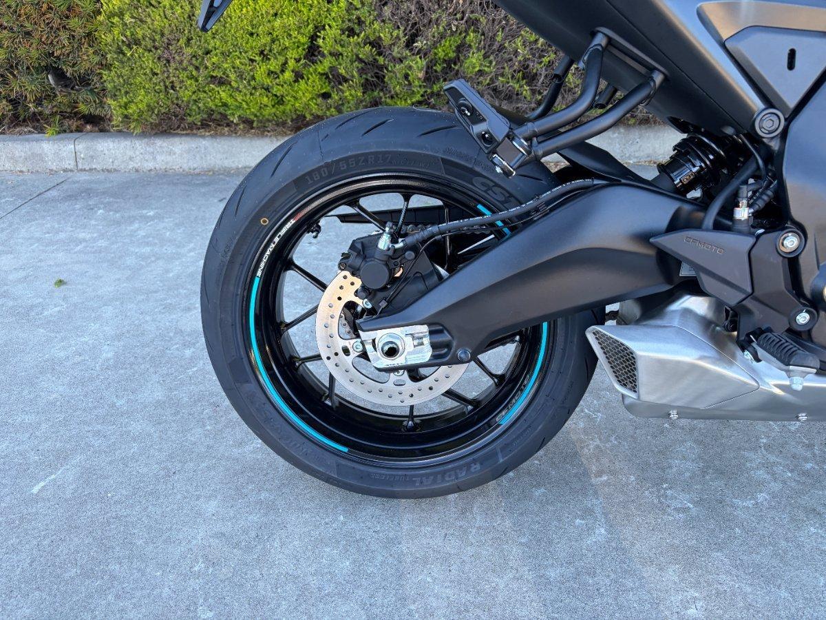 2025 CF MOTO 675 NK ROAD