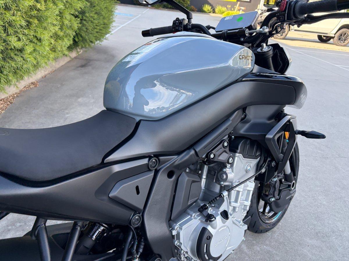 2025 CF MOTO 675 NK ROAD