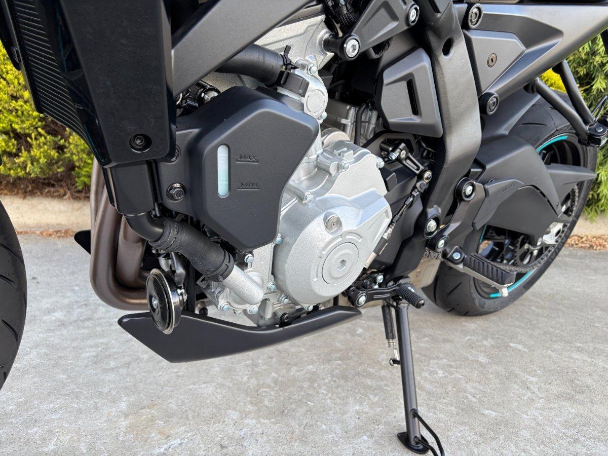 2025 CF MOTO 675 NK ROAD