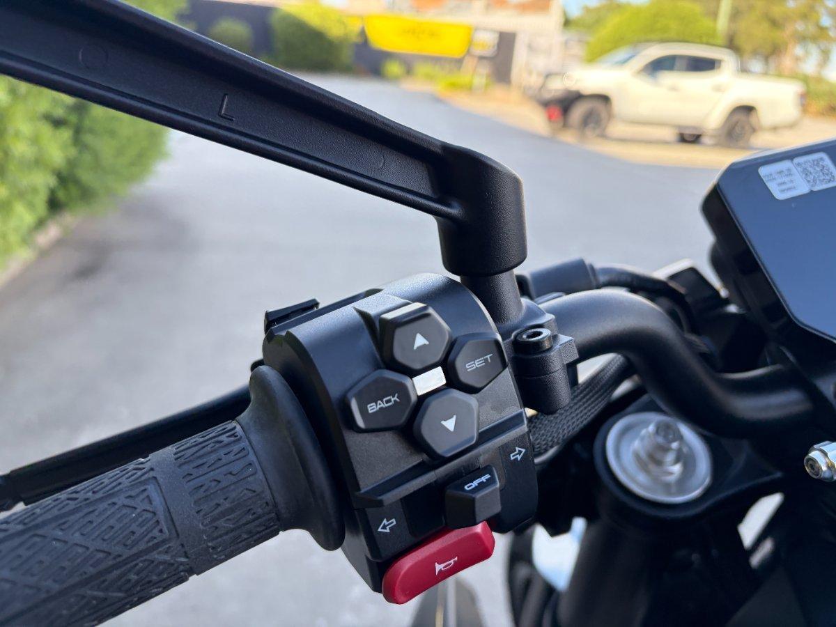 2025 CF MOTO 675 NK ROAD