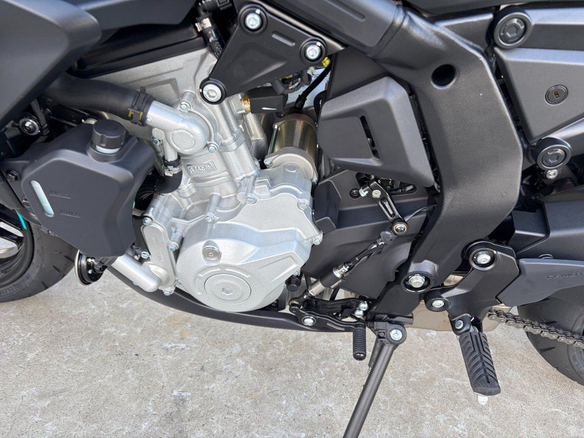 2025 CF MOTO 675 NK ROAD