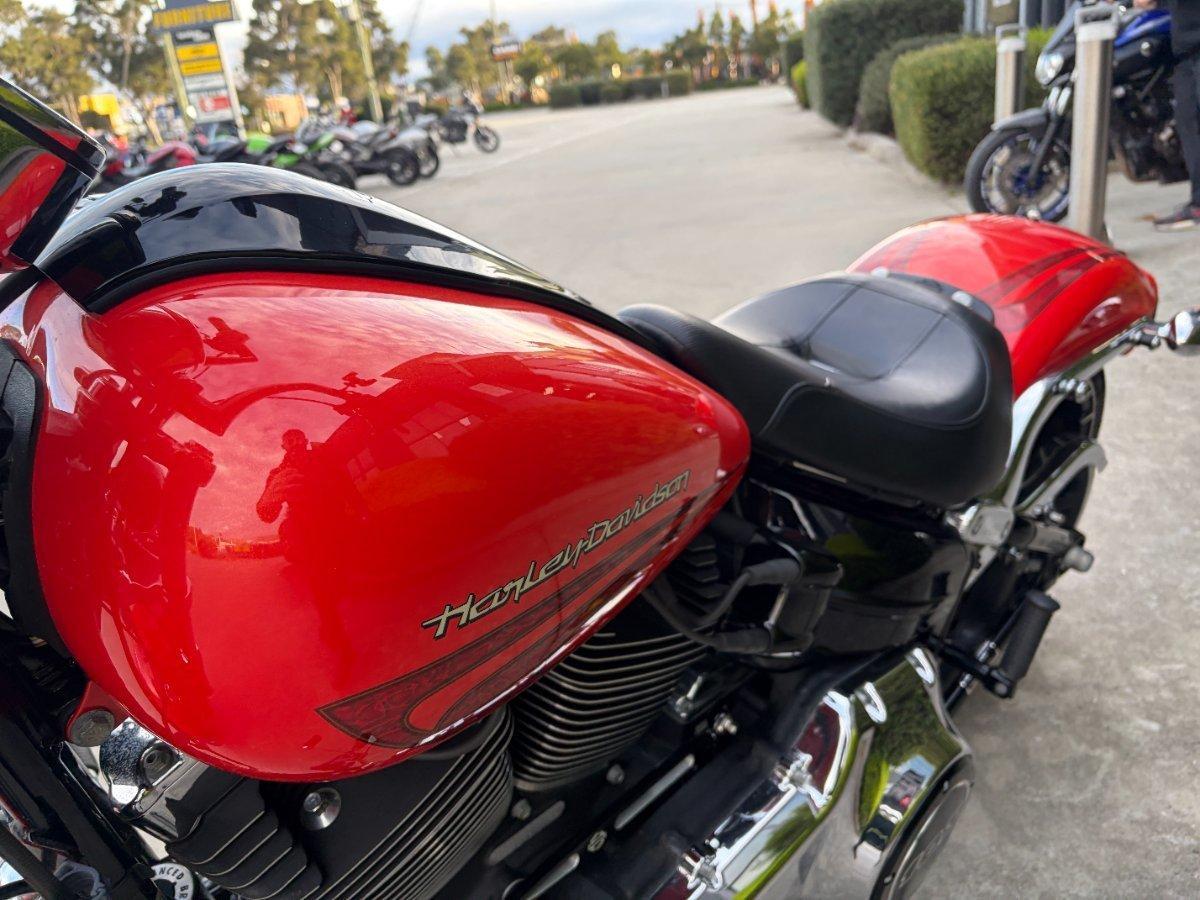 2017 HARLEY-DAVIDSON FXSB SOFTAIL BREAKOUT CRUISER