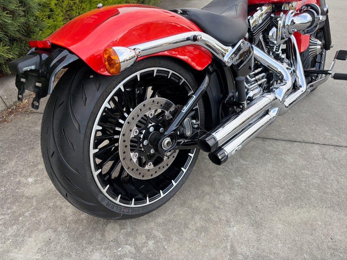 2017 HARLEY-DAVIDSON FXSB SOFTAIL BREAKOUT CRUISER