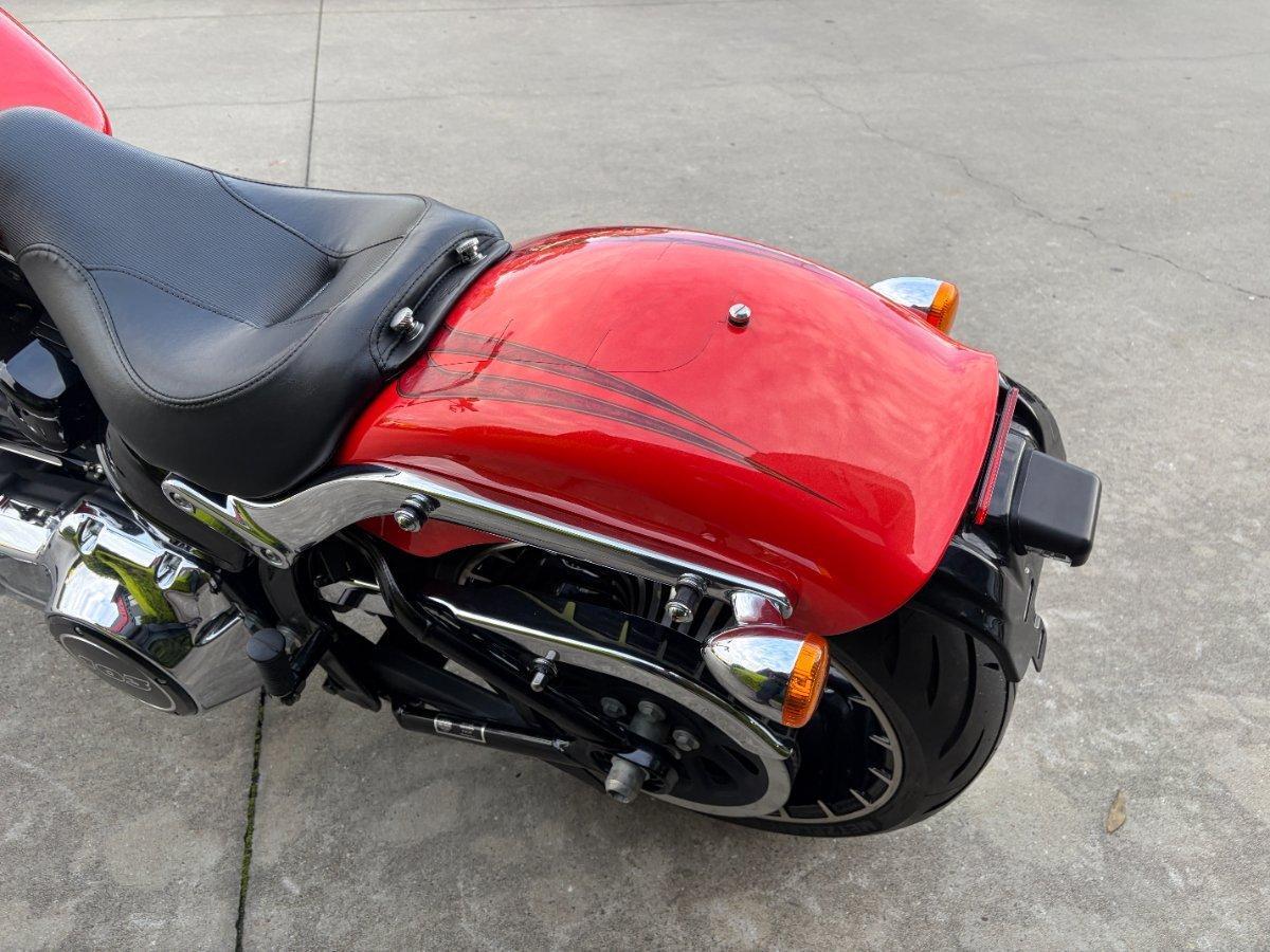 2017 HARLEY-DAVIDSON FXSB SOFTAIL BREAKOUT CRUISER