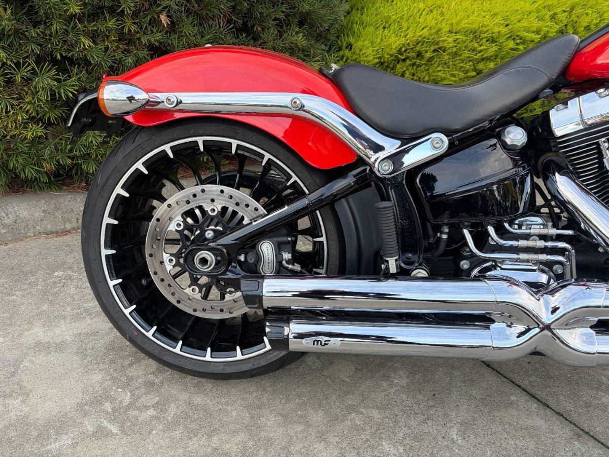 2017 HARLEY-DAVIDSON FXSB SOFTAIL BREAKOUT CRUISER