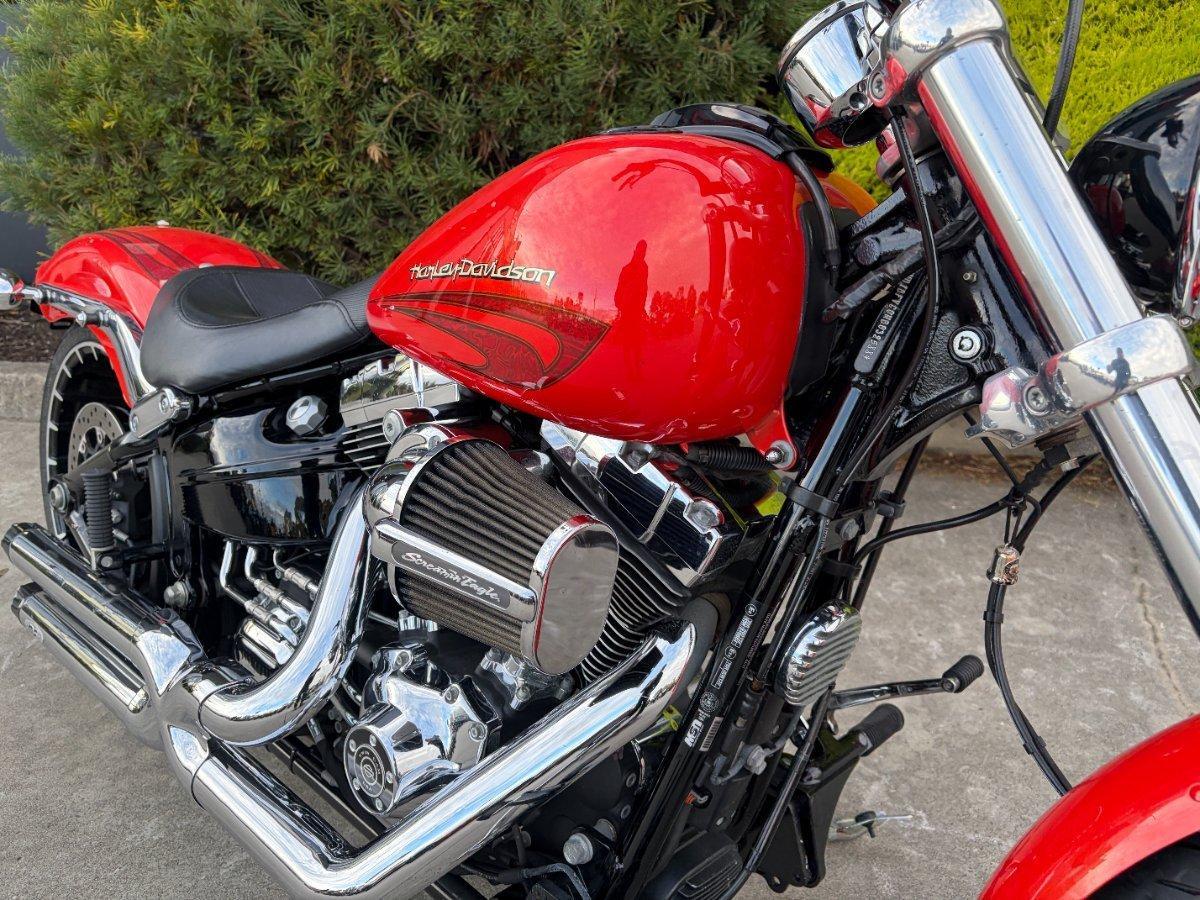 2017 HARLEY-DAVIDSON FXSB SOFTAIL BREAKOUT CRUISER