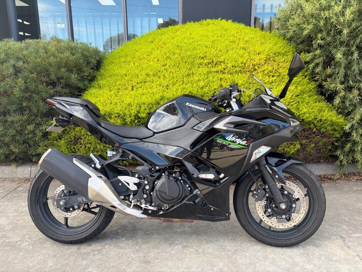 2025 KAWASAKI NINJA 500 SPORTS