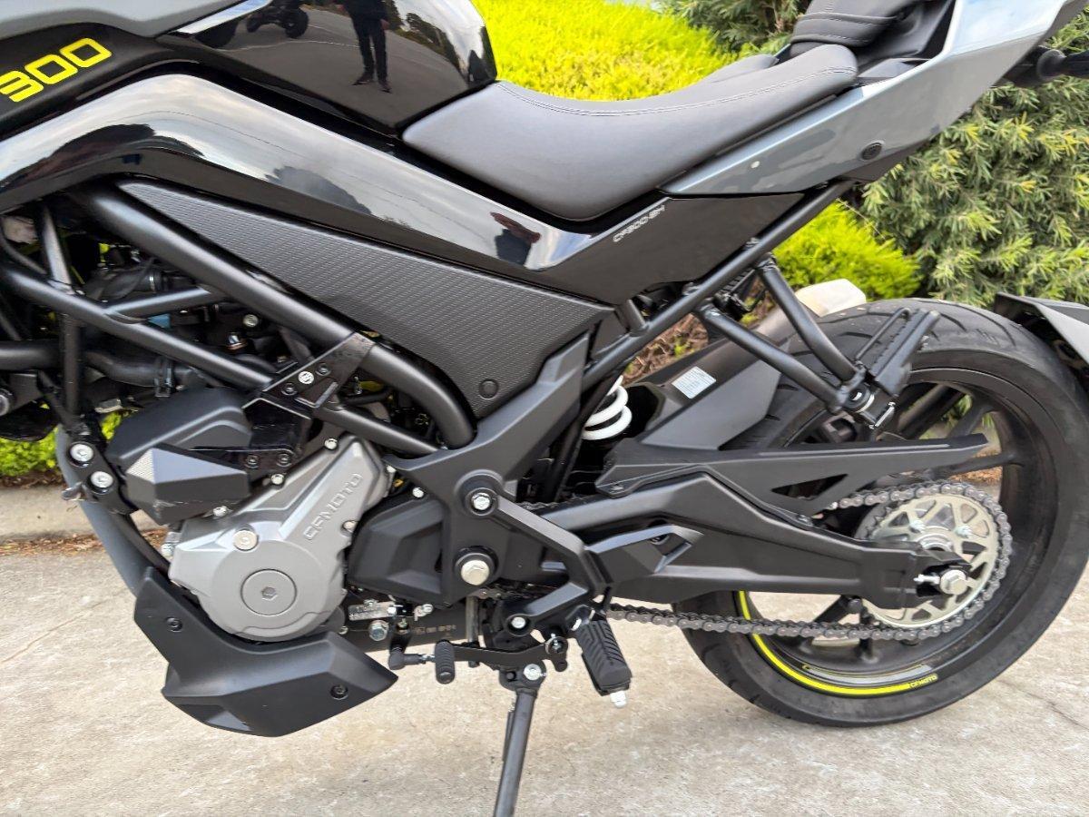 2025 CF MOTO 300 NK ABS ROAD